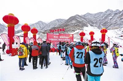 黃河三峽第四屆冰雪運動節(jié)暨大眾滑雪比賽在抱龍山鳳凰嶺滑雪場舉辦