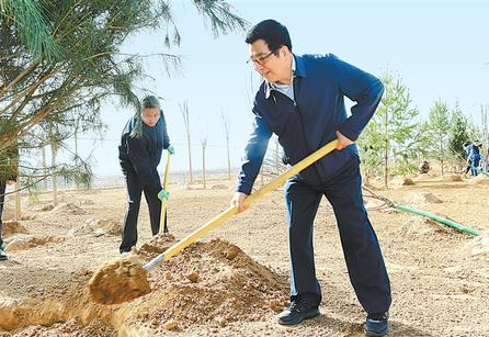 林鐸參加省城蘭州義務(wù)植樹活動(dòng)時(shí)強(qiáng)調(diào) 牢固樹立綠水青山就是金山銀山的理念 為全面建成小康社會(huì)創(chuàng)造良好生態(tài)環(huán)境 歐陽(yáng)堅(jiān)孫偉等參加