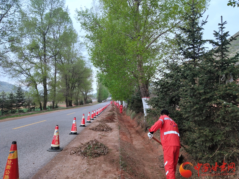 道路換“新顏” 渭源全面加強公路沿線環(huán)境綜合整治（組圖）