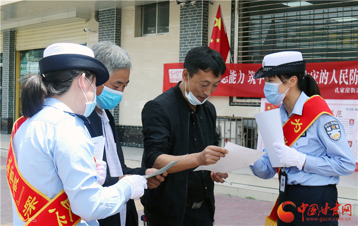 交警駐社區(qū) 服務(wù)零距離 蘭州安寧交警推行“社區(qū)交警”服務(wù)機制（圖）