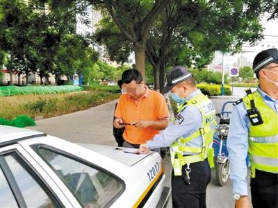 蘭州雁灘交警治理非機(jī)動(dòng)車違法出妙招“寫保證書發(fā)朋友圈集贊”代替處罰