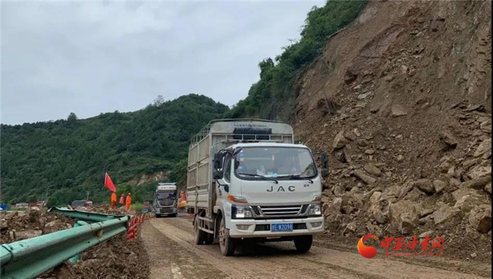 隴南境內(nèi)10處受阻公路搶通