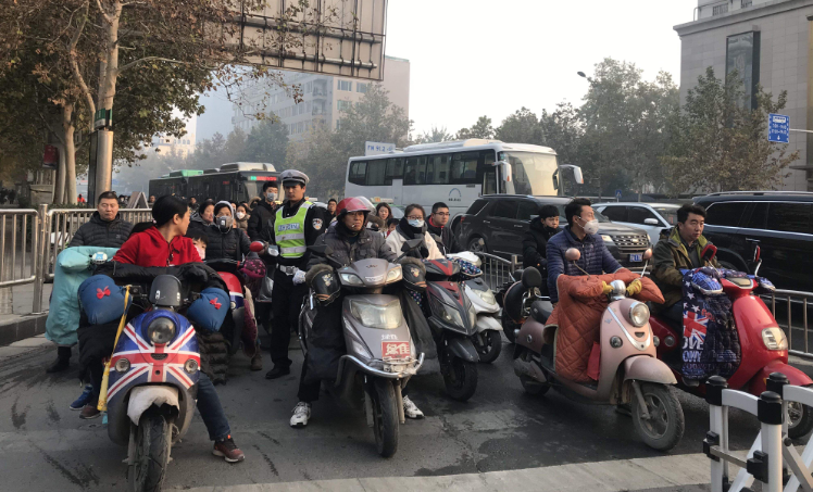 蘭州交警嚴查農村地區(qū)“七類車”嚴重交通違法行為