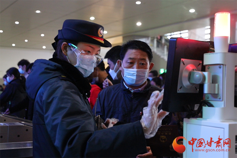 甘肅多地突降雨雪  鐵路部門積極應(yīng)對(duì)