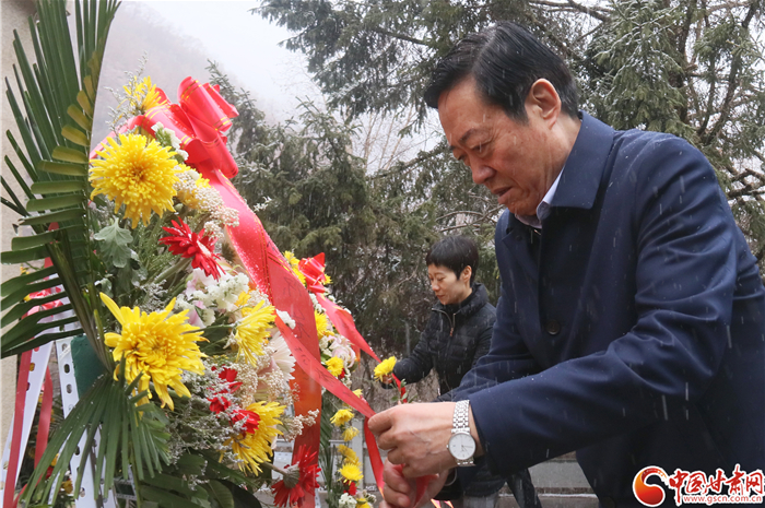 飛雪四月興隆山 懷古追思祭英烈——甘肅省延安精神研究會(huì)赴榆中開(kāi)展清明祭英烈活動(dòng)