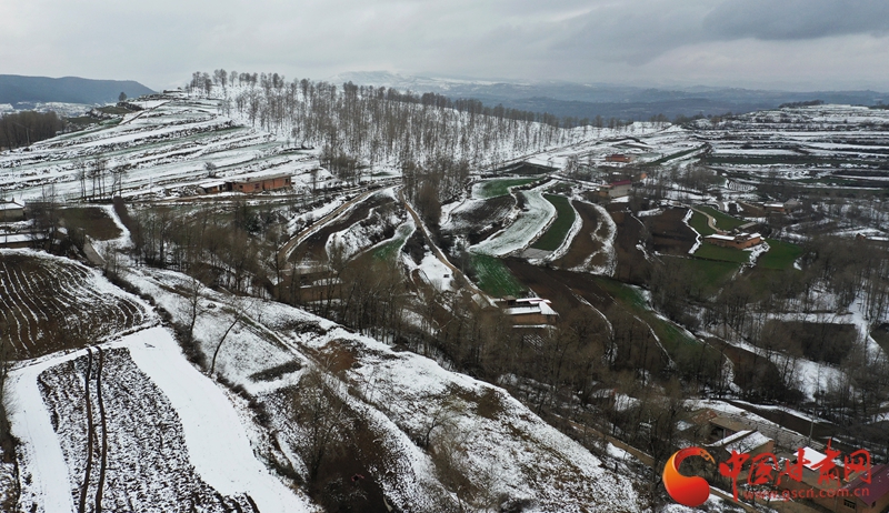 漫山素白，雪落如畫(huà)，這里是春季的臨夏（圖）