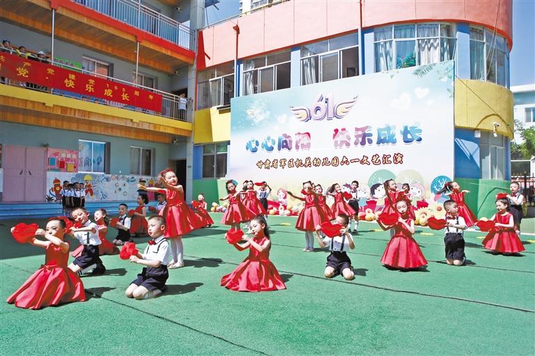 甘肅省軍區(qū)機關幼兒園文藝匯演盡顯風采