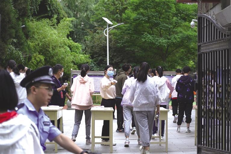 蘭州市中考首日平穩(wěn)進(jìn)行 新中考8項(xiàng)變化更注重學(xué)生的全面發(fā)展