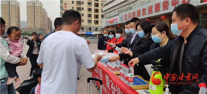 【我為群眾辦實事】甘肅隴運快客:情暖車廂 愛在旅途