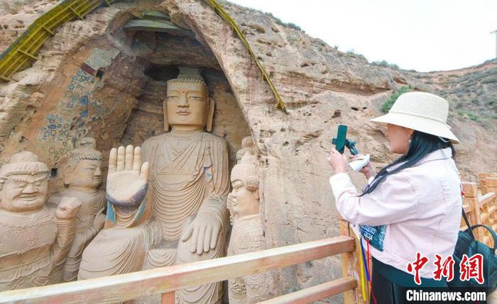 圖為位于甘肅省武威市境內(nèi)的天梯山石窟，其開鑿于東晉十六國時期的北涼。(資料圖) 崔琳 攝