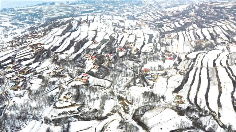 臨夏州和政縣陳家集鎮(zhèn)拍攝到的雪景