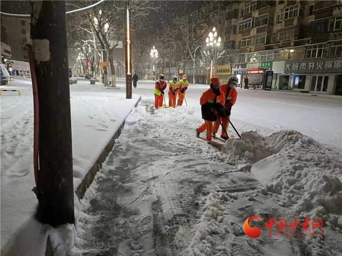 蘭州市啟動(dòng)鏟冰除雪應(yīng)急預(yù)案 已清除積雪1980余噸