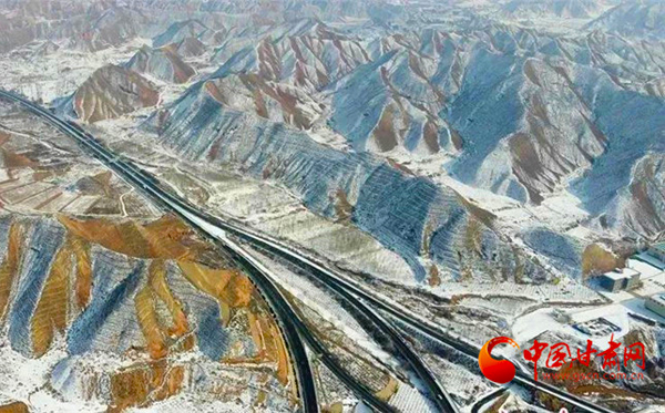 【隴拍客】甘肅：沿著高速看雪景 山川壯麗家園美