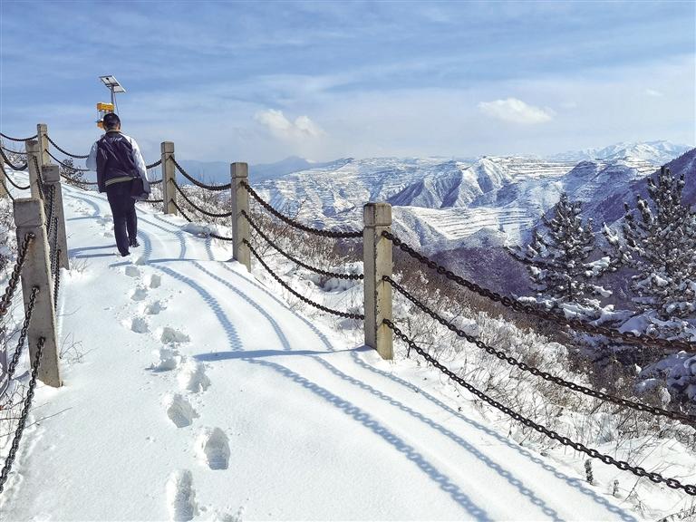 雪潤(rùn)關(guān)山（組圖）