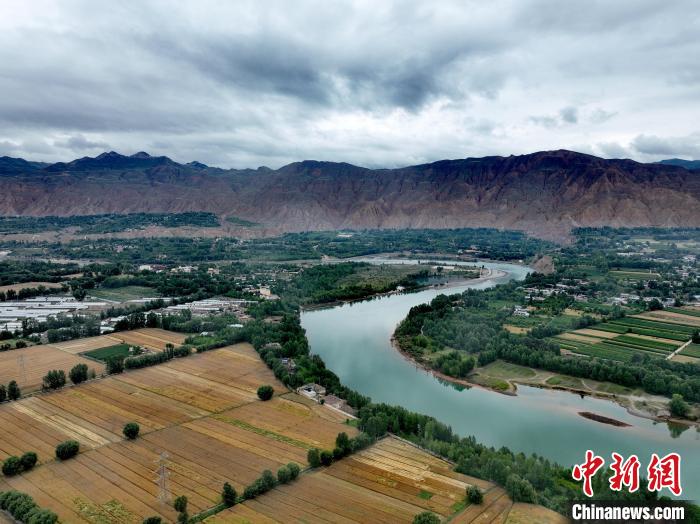 圖為黃河岸畔景色。(資料圖) 李玉峰 攝