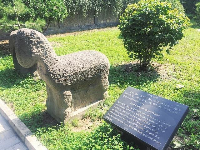 李廣墓園里的石馬